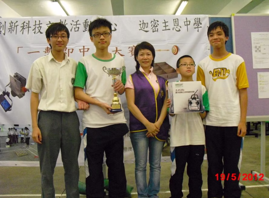 國際獅子會中國港澳303區--香港沙田獅子會 翟美玲會長頒獎給中學組