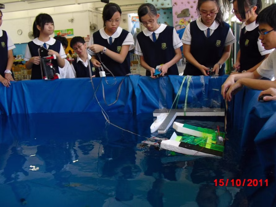 水中機器人出閘